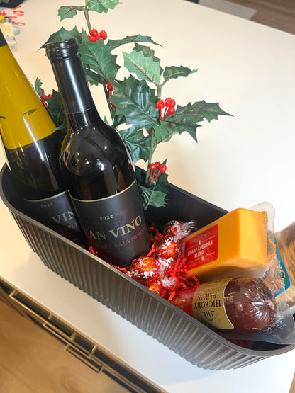 Red, White & Hickory Farms set