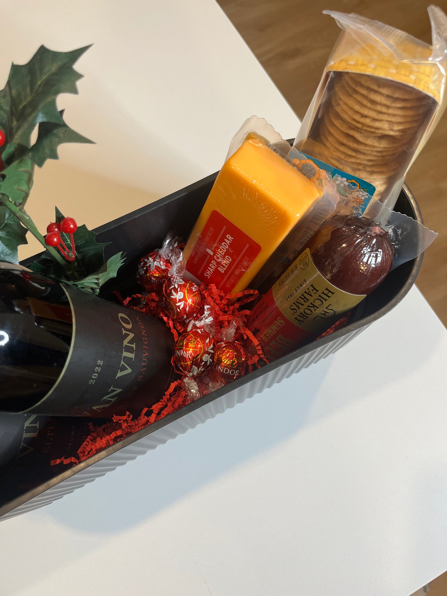 Red, White & Hickory Farms set