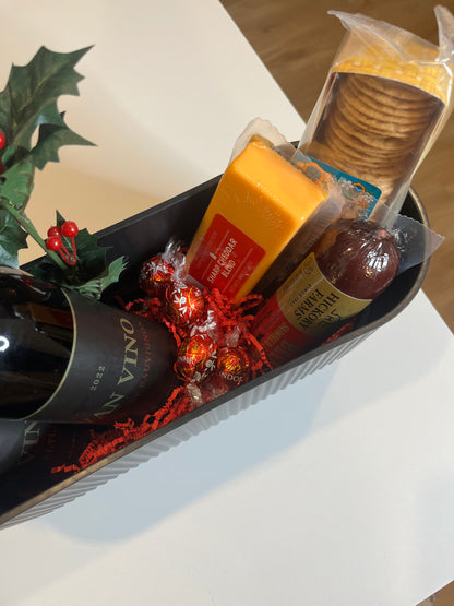 Red, White & Hickory Farms set